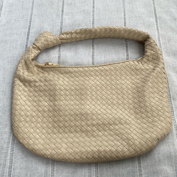 Merlie Blanco Ivory woven shoulder bag. - Picture 11 of 12
